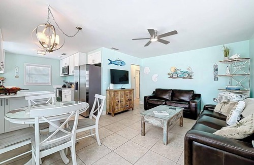 Englewood Cottage | Manasota Beachfront Retreat 3