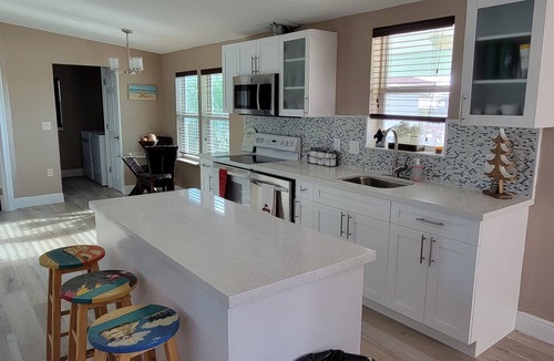 Marathon House | Manatee Bay , Pool table, Jacuzzi, Pool, Kayaks, REDUCED RATES AVAIL NOW