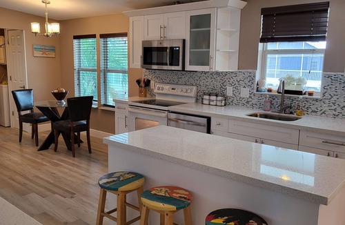 Marathon House | Manatee Bay , Pool table, Jacuzzi, Pool, Kayaks, REDUCED RATES AVAIL NOW