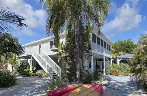 Twin Lakes House | Manatee Hideaway *Pool* *Hot Tub* *Kayak* *Dockage*