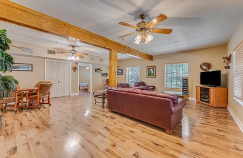 Chassahowitzka Bed & Breakfast | Manatee Room