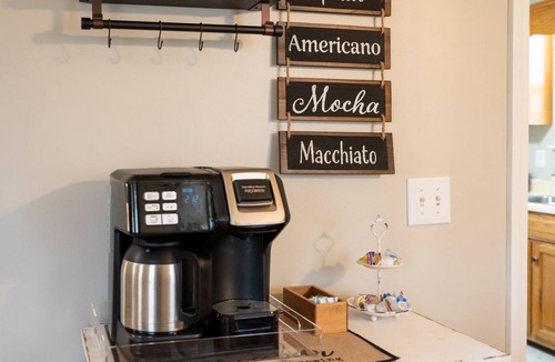 Manchester House | Manchester Stay — Hike, Relax, Explore