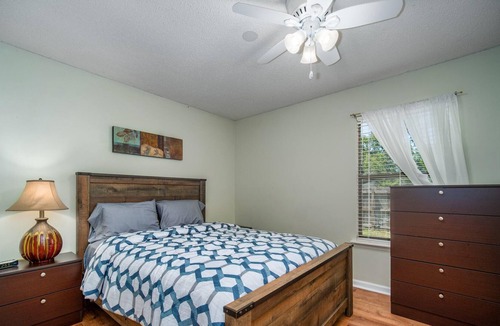 Southside House | ~Mandarin Melody~King Bed Sleeps 11~Heated Pool 25 Minutes to Jacksonville Beach~