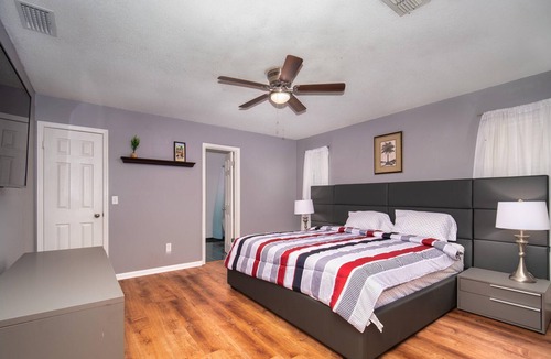 Southside House | ~Mandarin Melody~King Bed Sleeps 11~Heated Pool 25 Minutes to Jacksonville Beach~