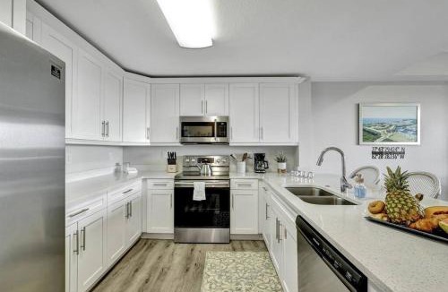 Ruskin House | Mangrove Magic in Little Harbor Resort & Marina