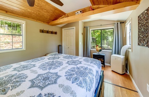 Dawsonville House | ★ Maple Rooster Cottage ★ Private MTN Retreat - Covered Deck