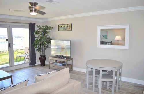 Miramar Beach Condo | Maravilla Remodeled Poolside Condo🌞🌞Hallway Bunks😎😎Curved Tv🌴No Pets