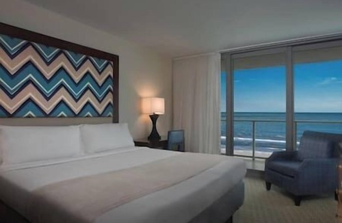 Marco Island Hotel | Marco Island Crystal Shores Resort, Beachfront