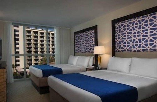 Marco Island Hotel | Marco Island Crystal Shores Resort, Beachfront