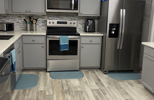 Marco Island Condo | MARCO MINDSET - Beach or Boat. So Close! Adjustable Bed! 2BD + Den