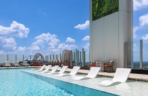 Downtown Atlanta Condo | MARGARITAVILLE ATLANTA — WALK TO DRAGON CON! Right on Centennial Olympic Park!