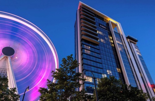 Downtown Atlanta Condo | MARGARITAVILLE ATLANTA — WALK TO DRAGON CON! Right on Centennial Olympic Park!