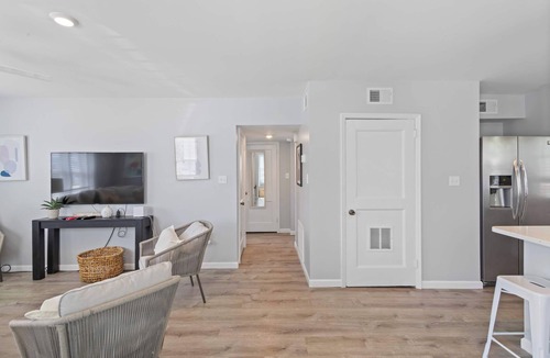 Margate City House | Margate Bungalow by the Beach Entire Home