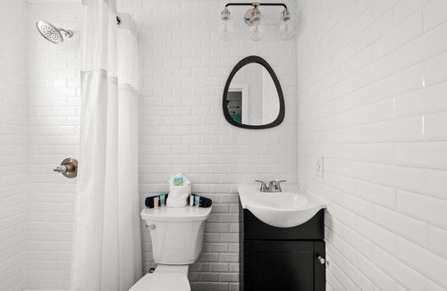 Port St. Joe Hotel | Marina Anne Monroe | Cool Mint Boutique Suite
