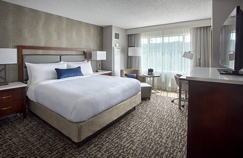 West Conshohocken Hotel | Marriott Philadelphia West