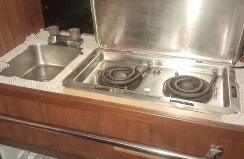 Delair Boat Rental | Marvelous 2-bedroom yacht walkable to public transportation for World cup