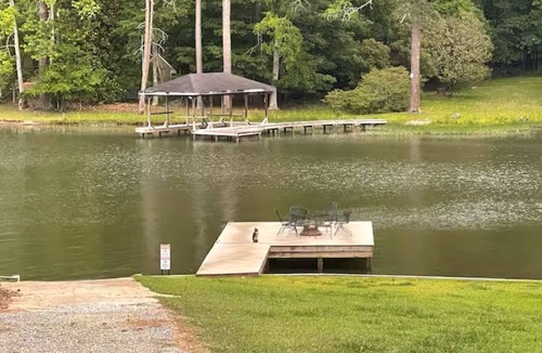 Hardwick House | Marvelous lakefront 3-bedroom house with amazing views