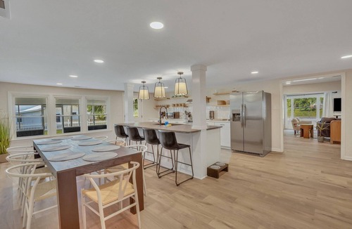 Manning House | Marvelous Manning - 4Bdr + Game Room +Waterfront!