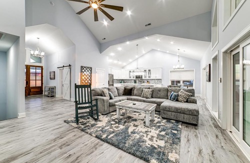 Waverly House | Massive Lake Views & Stunning Sunsets: Waverly Gem
