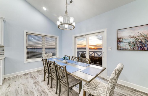 Waverly House | Massive Lake Views & Stunning Sunsets: Waverly Gem