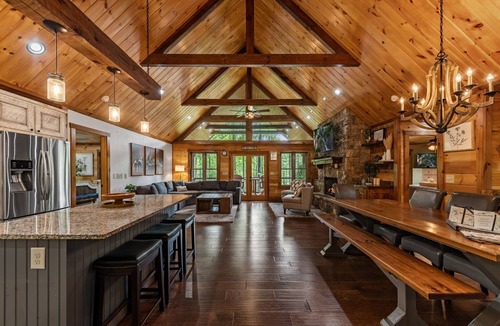 Cherry Log Cabin | Meadow Creek Retreat - Family Friendly | Rustic Modern | Hot Tub