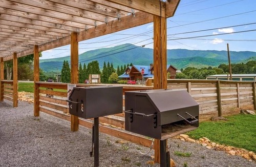 Wears Valley Apartment | Meadow View | King Suite for 2 | Wears Valley