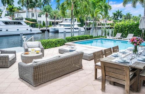Nurmi Isles Villa | Mediterranean Villa Venice of America Riverside View Access Fiesta Key VlLLAS
