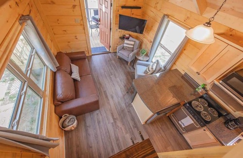 Lookout Valley Neighborhood Association Cabin | Meg's garden-side cabin with private hot tub, firepit
