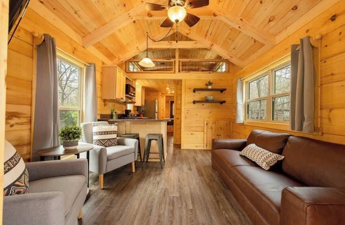 Lookout Valley Neighborhood Association Cabin | Meg's garden-side cabin with private hot tub, firepit