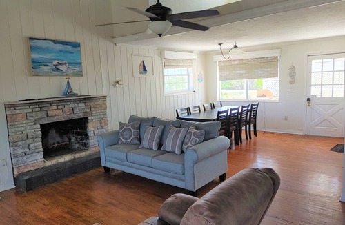 Melbourne Beach House | Melbourne Beach Charming 3-bedroom rustic beach house on 1.2 acre property