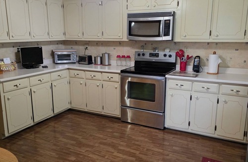 McEwen House | MEMAW'S Spacious 4 bedroom house with a pool & big yard! Golf course 1 mileaway.