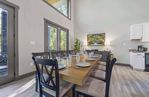 Toccoa House | Memory Lane Lake House w Hot Tub