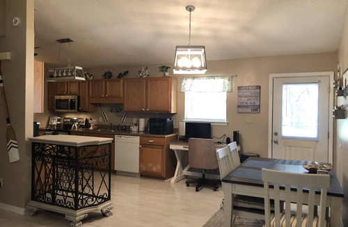 Florida Panhandle House | Mental Health Getaway W/Large Private Backyard/Fire Pits Gas & Wood!