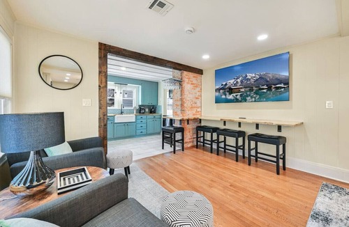 Five Points Apartment | Merrimon Manor Historic Remodel
