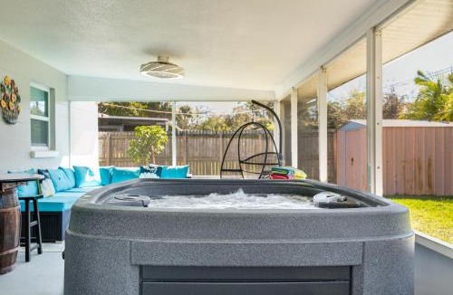 Hampton Homes House | Merritt Island Home with Spa - 8 Mi to Cocoa Beach!
