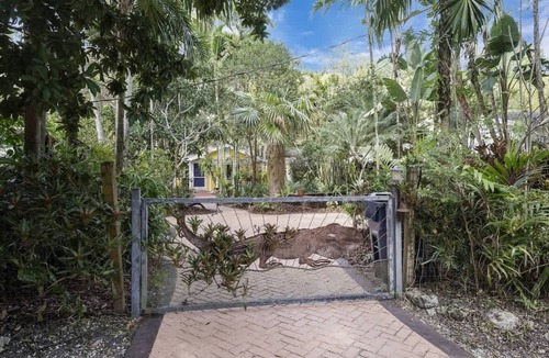 South Miami Cottage | Miami Cottage By Dream Vacation