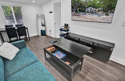 Liberty City House | Miami Heart Retreat, Stylish & Central With Games