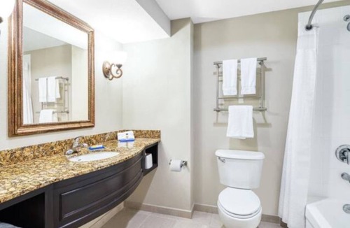 Three Lakes House | Miami-Kendall, Minutes from the FUN! 2 Queen