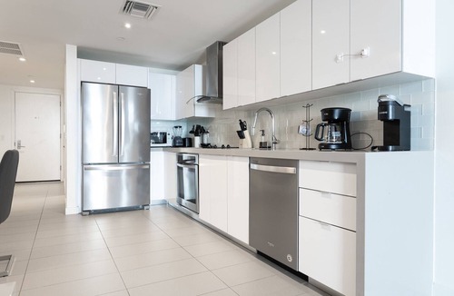 Town Square Condo | Miami Modern - Lux Amenities, Pool & Parking
