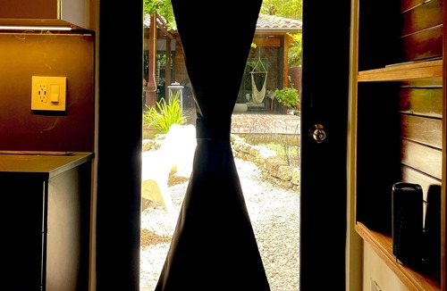 Southwest Coconut Grove House | Miami Tiny House Retreat Coconut Grove Solo Escape near UM & MIA Airport