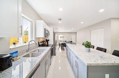 Liberty City House | Miami Wynwood Luxury House 4 Bedrooms-3 Bathrooms