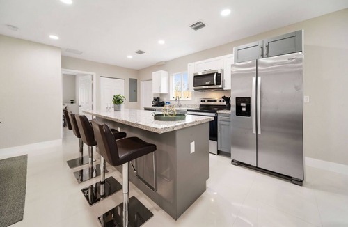 Liberty City House | Miami Wynwood Luxury House 4 Bedrooms-3 Bathrooms