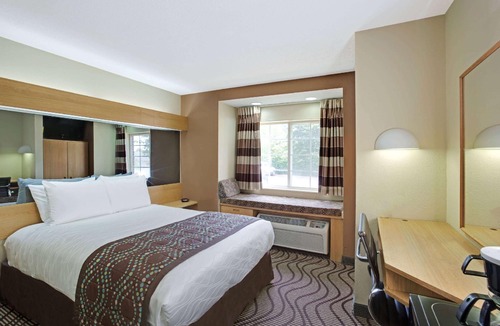 University Place Hotel | Microtel Inn by Wyndham University Place