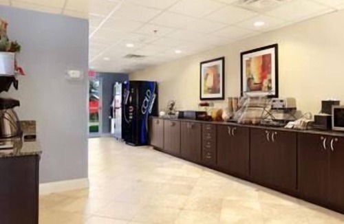 Spring Hill Hotel | Microtel Inn & Suites by Wyndham Spring Hill/Weeki Wachee