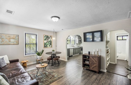 Augusta House | Mid-Century Modern Cottage for Extended Stays