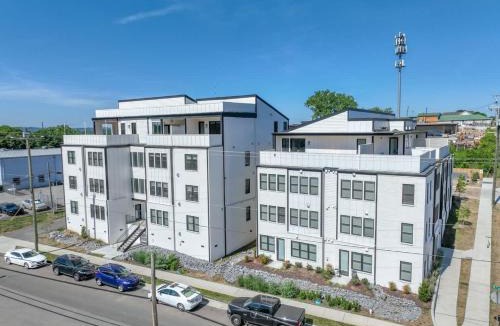 The Nations Apartment | Midnight Strings - Cozy and Close to Downtown