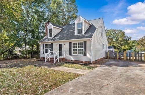 Greenville House | Midterm 3BR/2BA Rental near Pelham Rd Greenville SC