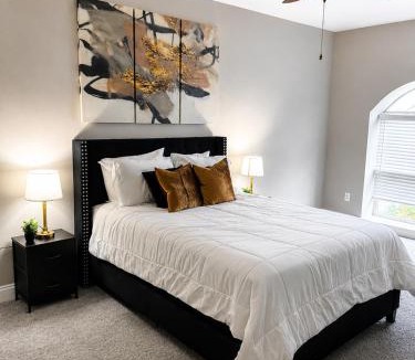 Old Fourth Ward Apartment | Midtown Atlanta Luxe Retreat
