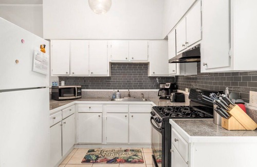 Midtown House | Midtown Guest House - private entrance