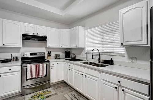 Buena Vista House | Midtown | Pool Table | Sleeps 14